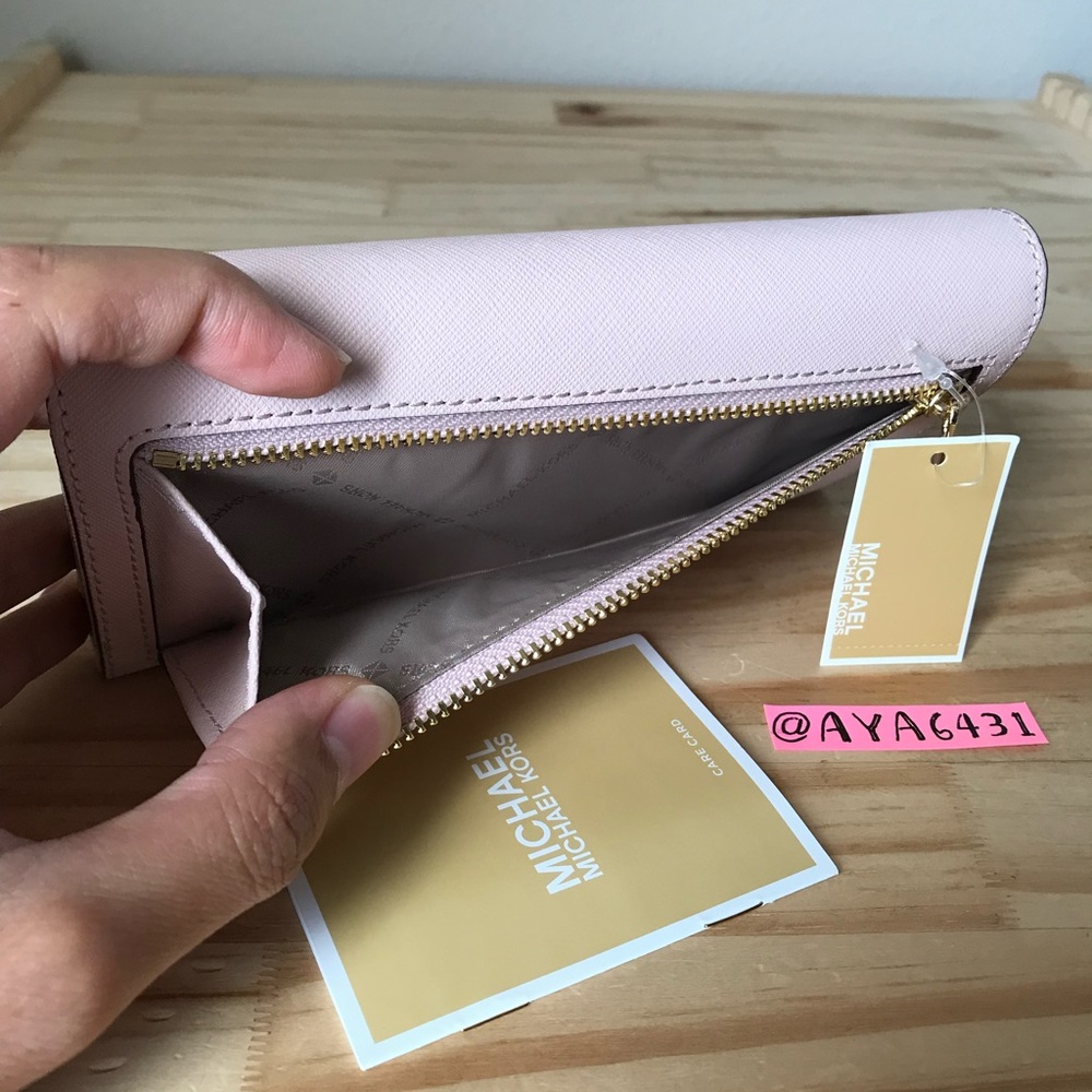 Michael Kors Wallet🎈🎈 - Picture 6 of 6